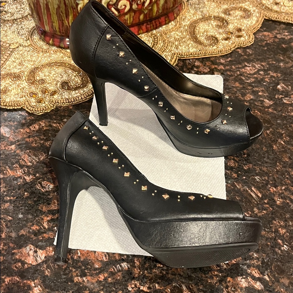 FIONI Black Vegan Leather Platform Peep Toe Heels with Gold Accents Size 7.5